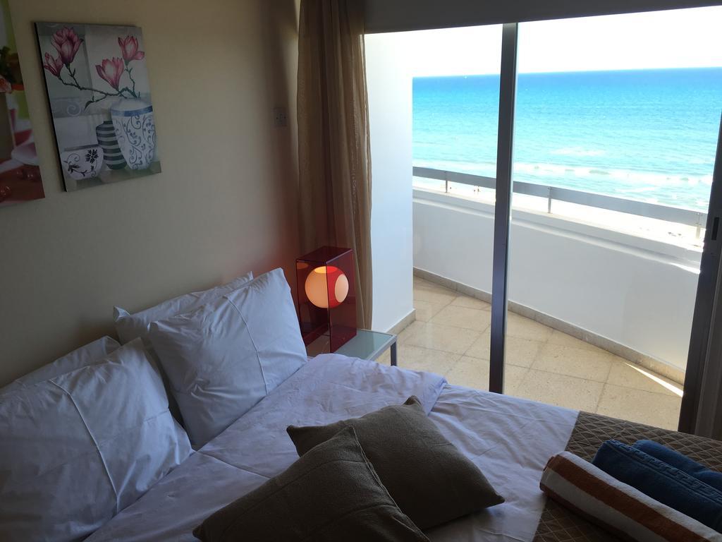Alex Beach Apartment 51 Ларнака Екстериор снимка