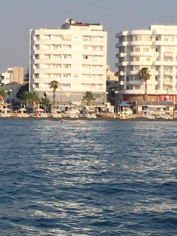 Alex Beach Apartment 51 Ларнака Екстериор снимка